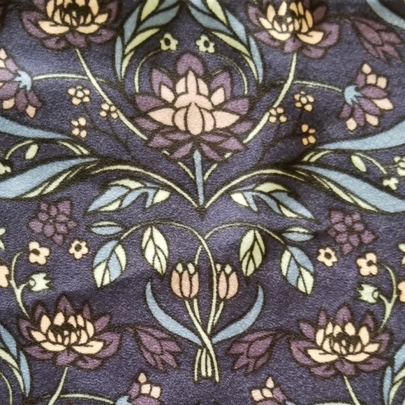 Aeropostale
Strappy Floral V-Neck Cami - Picture 4 of 5